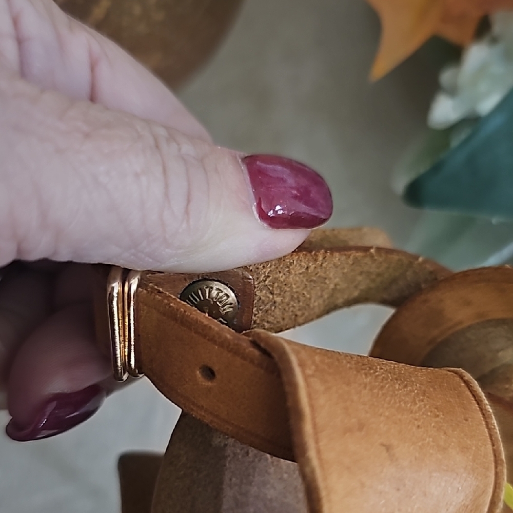 Louis Vuitton Brown Leather Butterfly Luggage Tag with poignant - Picture 3 of 4